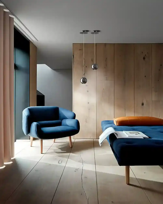 Sala moderna con sillón azul, paneles de madera y lámparas colgantes, iluminación Birot MX
