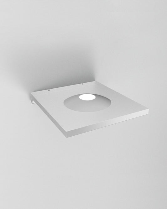 Aplique de pared moderno blanco con luz LED empotrada, diseño minimalista para interiores