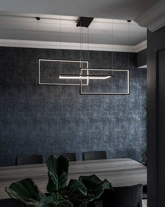 Lámpara colgante moderna rectangular LED sobre mesa en comedor elegante