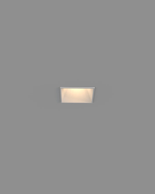 Luminario empotrable blanco cuadrado encendido para iluminación interior moderna.