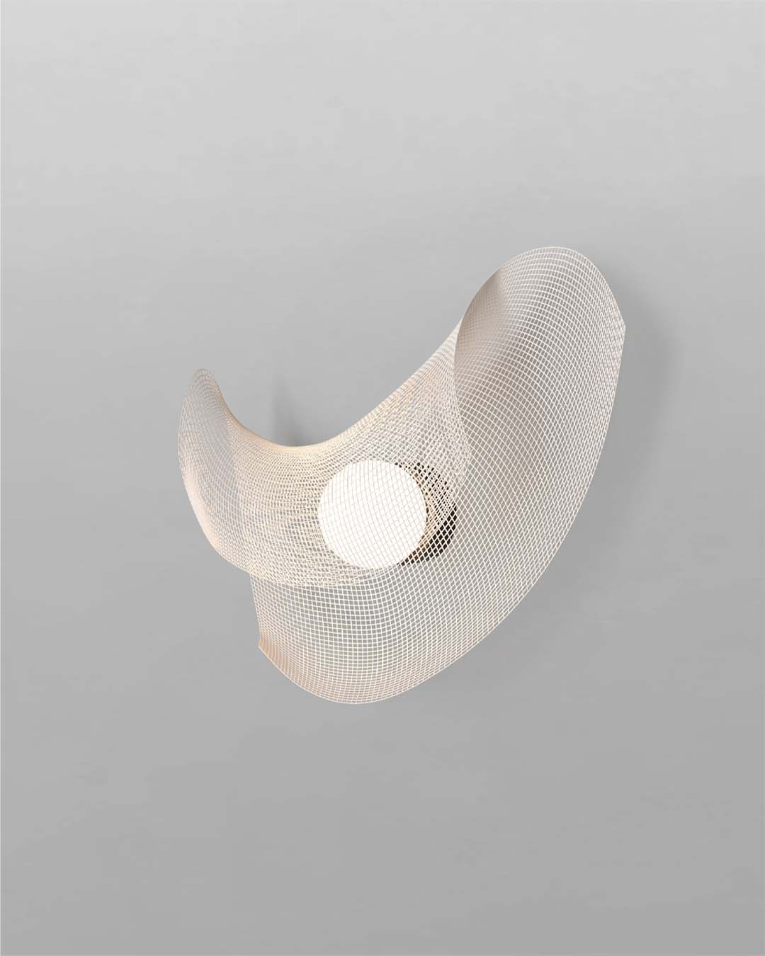 Lámpara de pared Mytilus de diseño orgánico en acabado blanco, moldeada en malla de acero.