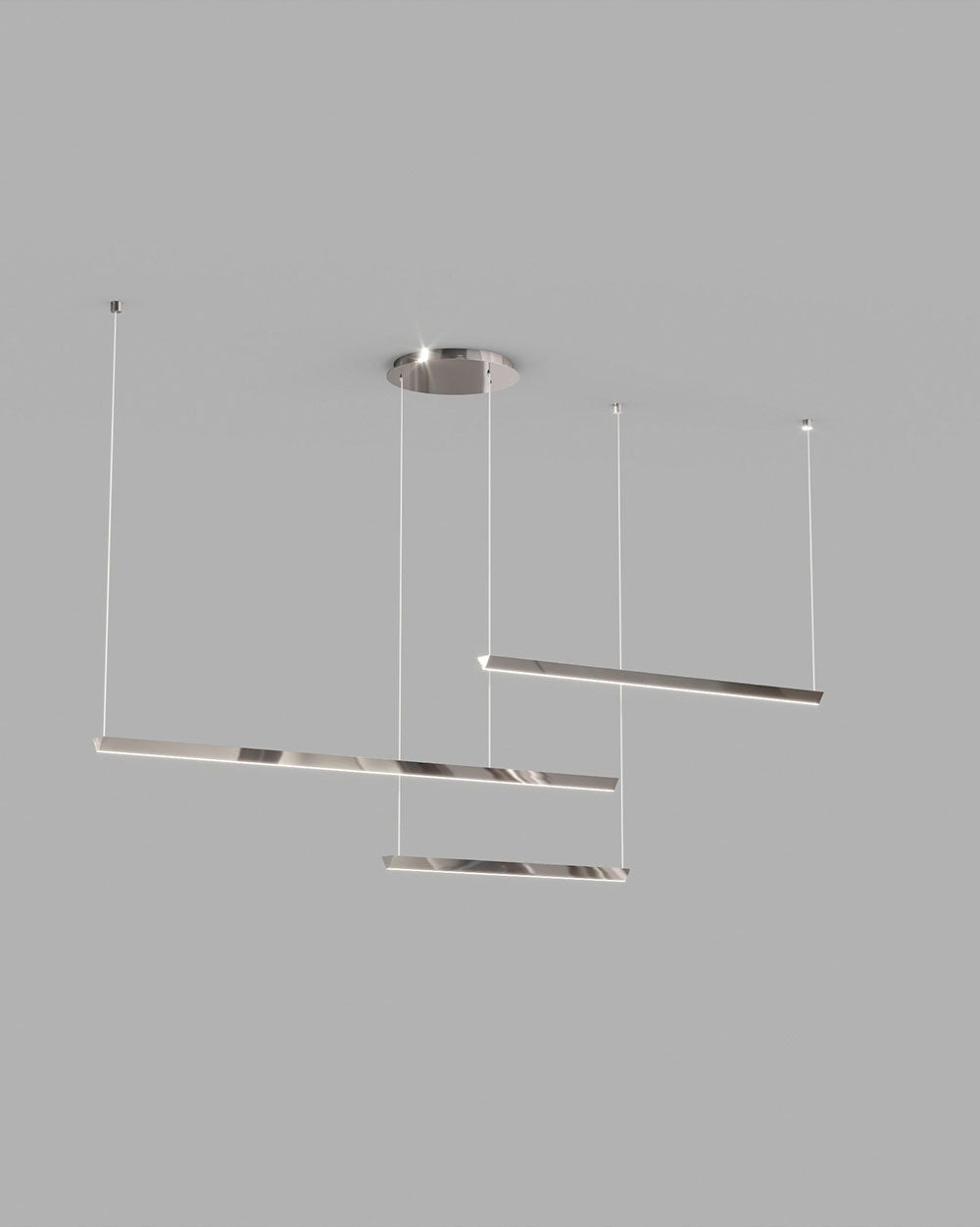 Lámpara colgante moderna de techo con tres barras lineales metálicas en fondo gris.