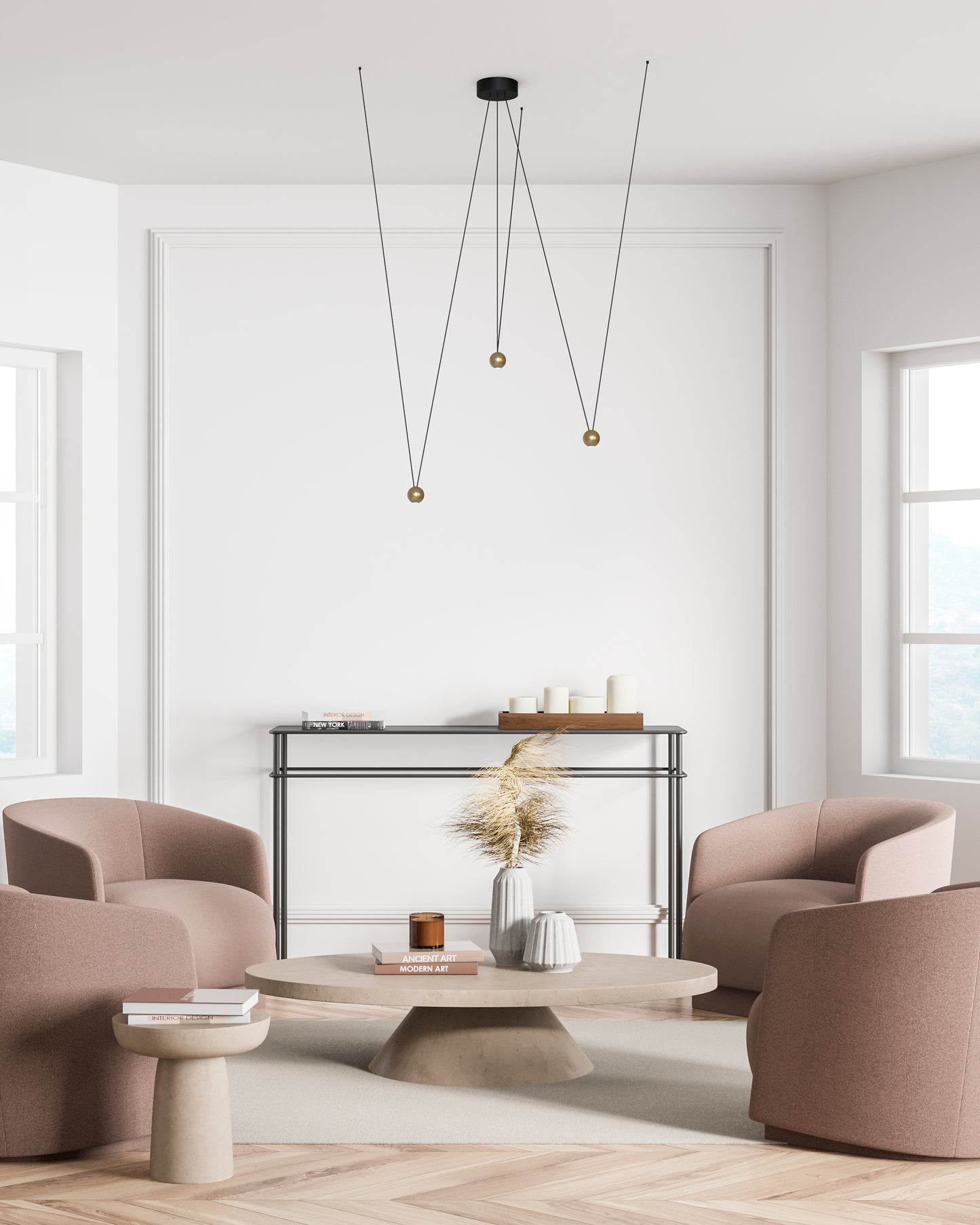 Lámpara colgante moderna de latón en sala minimalista con sillones rosas y mesa circular