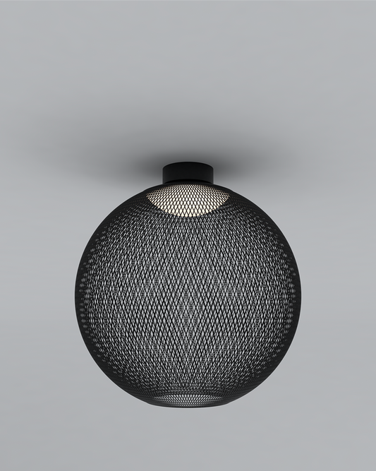 Luminaria moderna esférica Xar de 50 cm, esfera en malla metálica negra encendida.