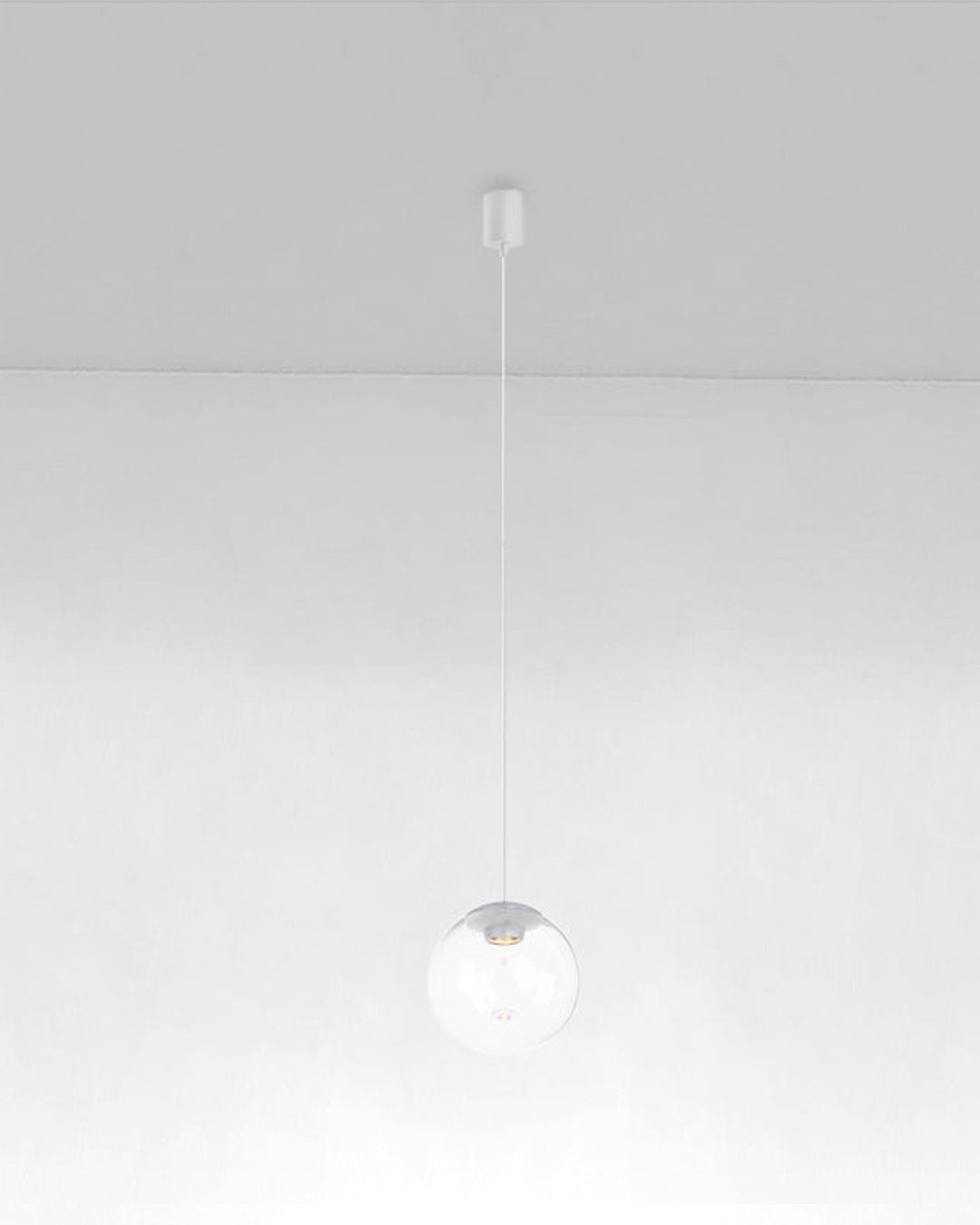 Lámpara colgante de techo blanca esférica de vidrio, diseño minimalista moderno.