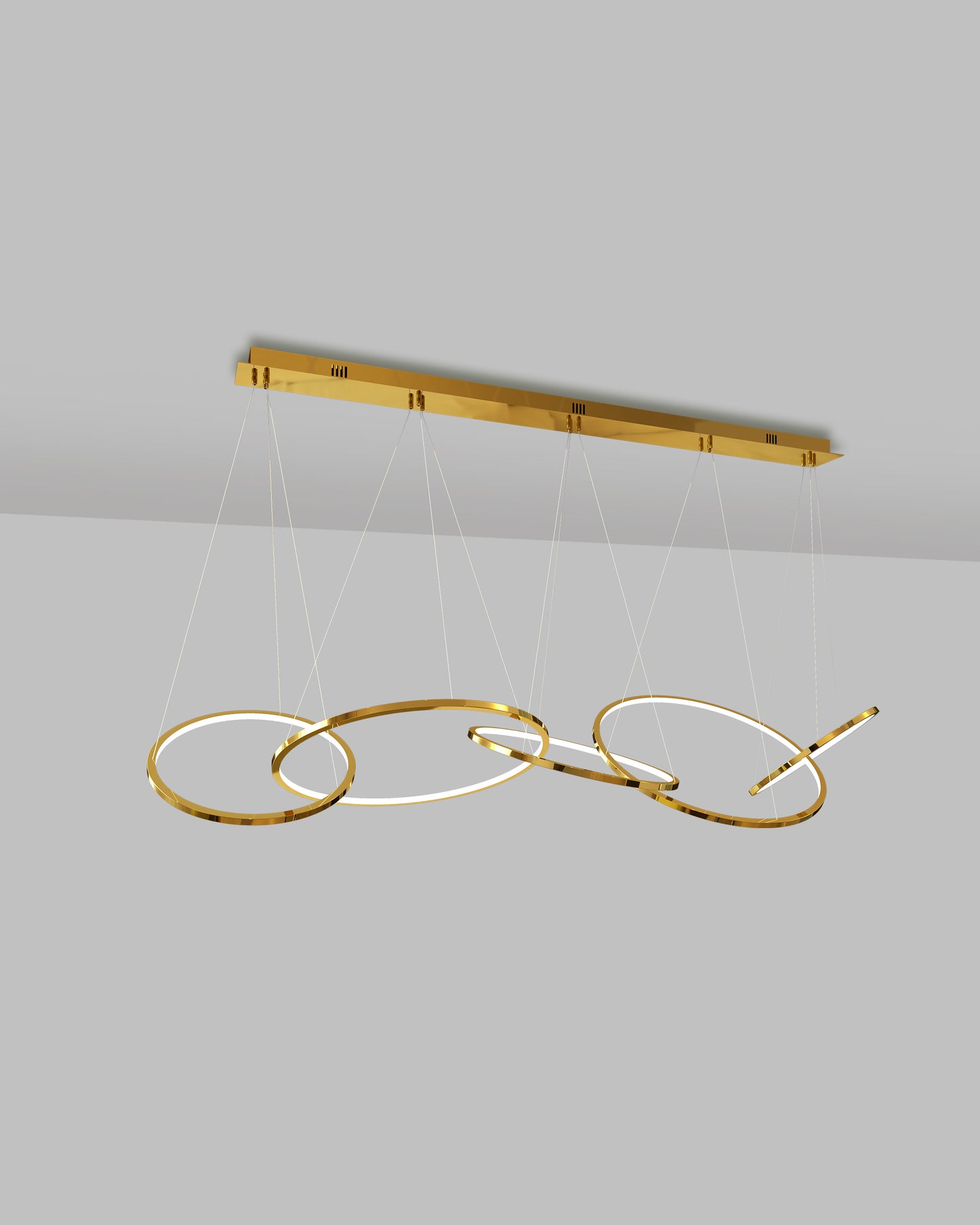 Lámpara colgante Hoop L5 de aros entrelazados en acero inoxidable dorado.