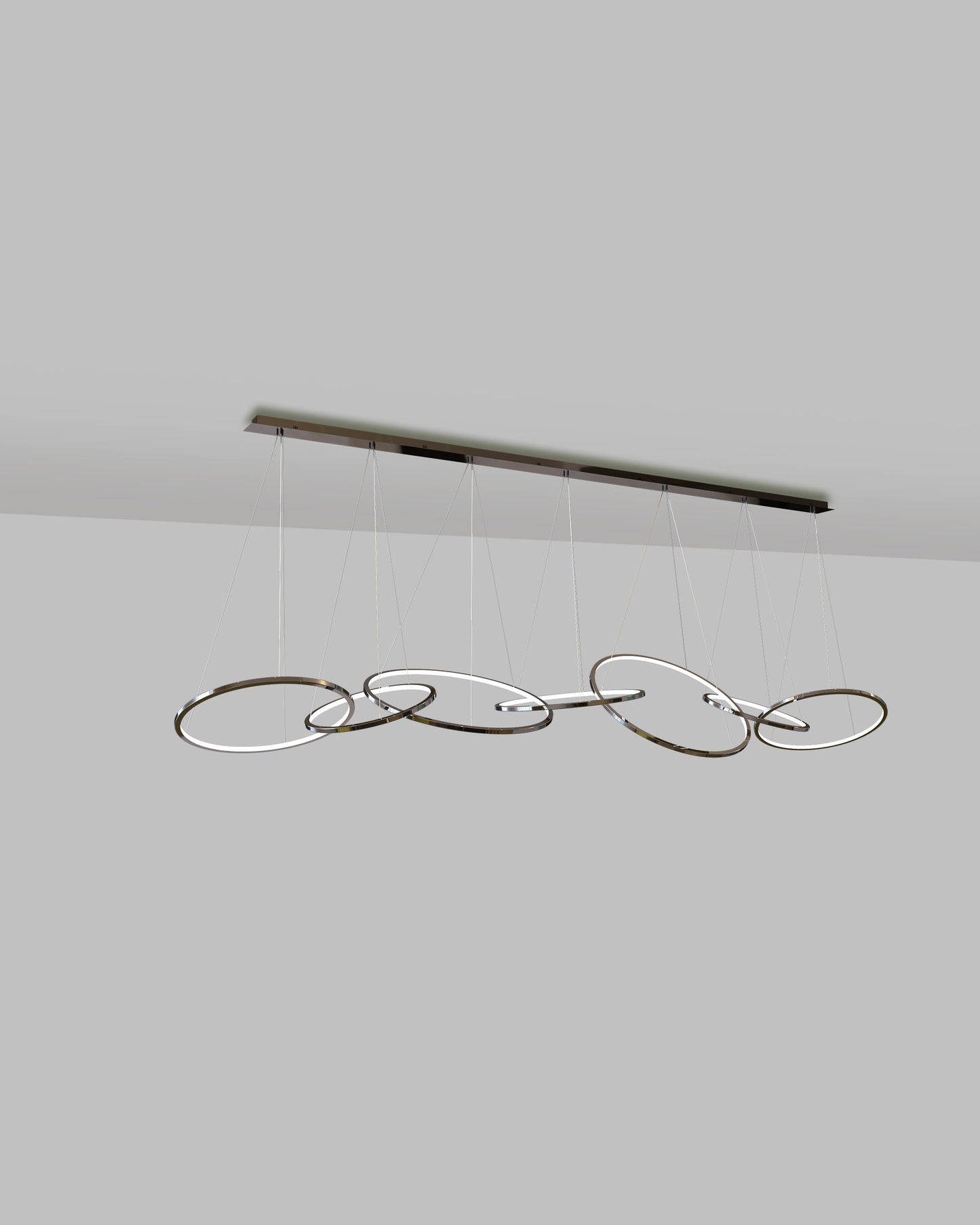 Lámpara colgante moderna con aros metálicos suspendidos para sala o comedor