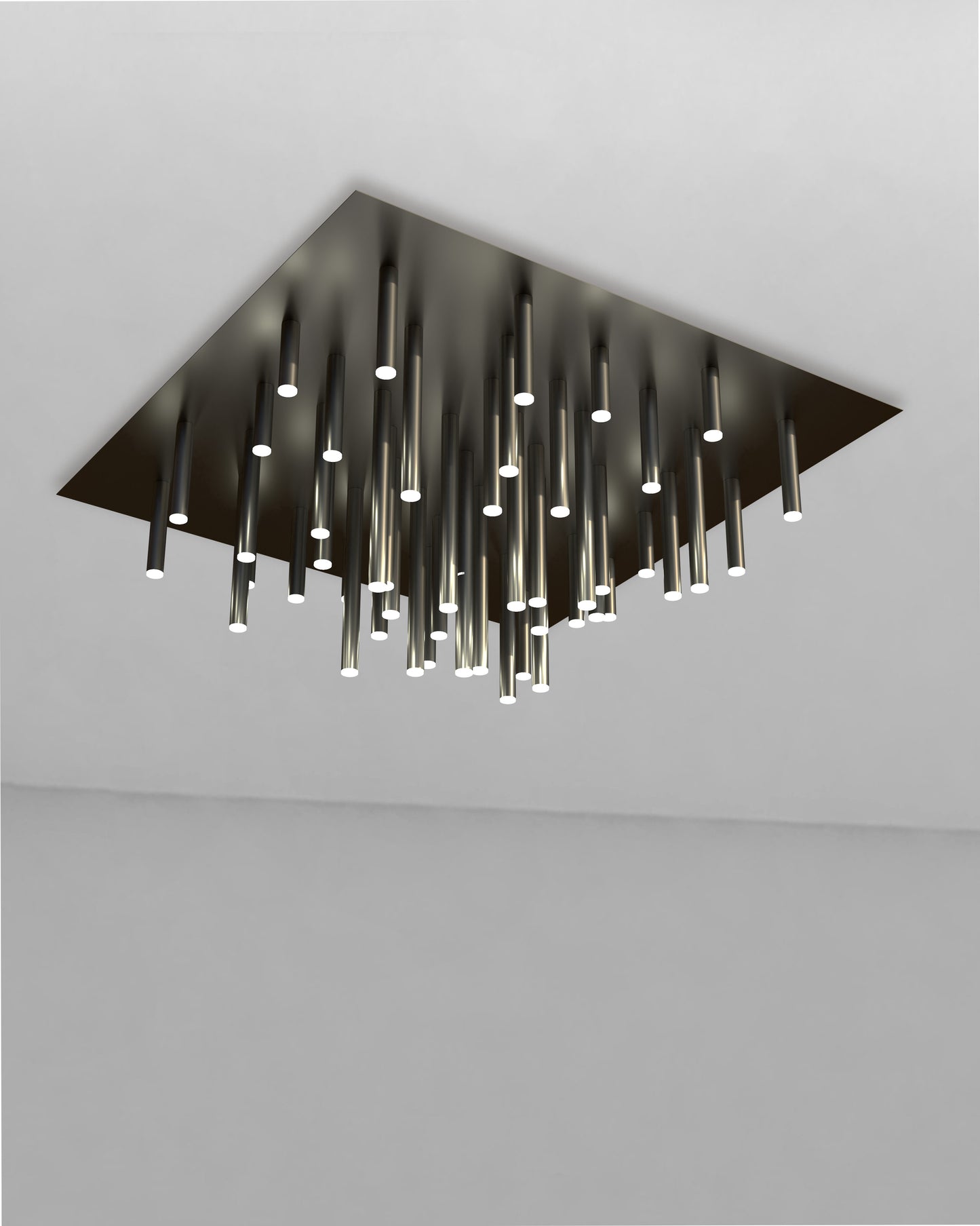 lámpara de techo moderna con múltiples cilindros metálicos y luces LED encendidas