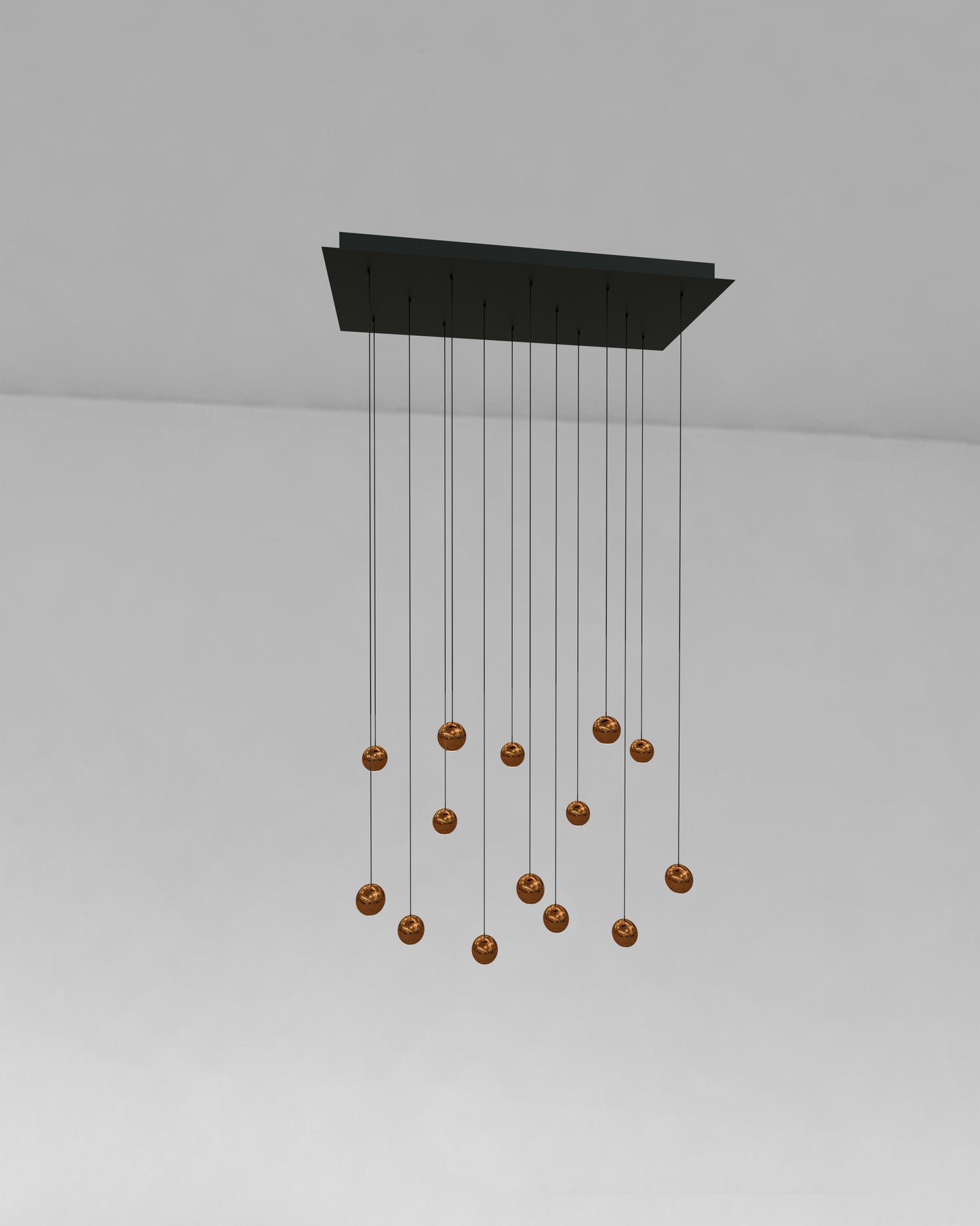 Lámpara colgante moderna con esferas doradas y base negra para iluminación interior