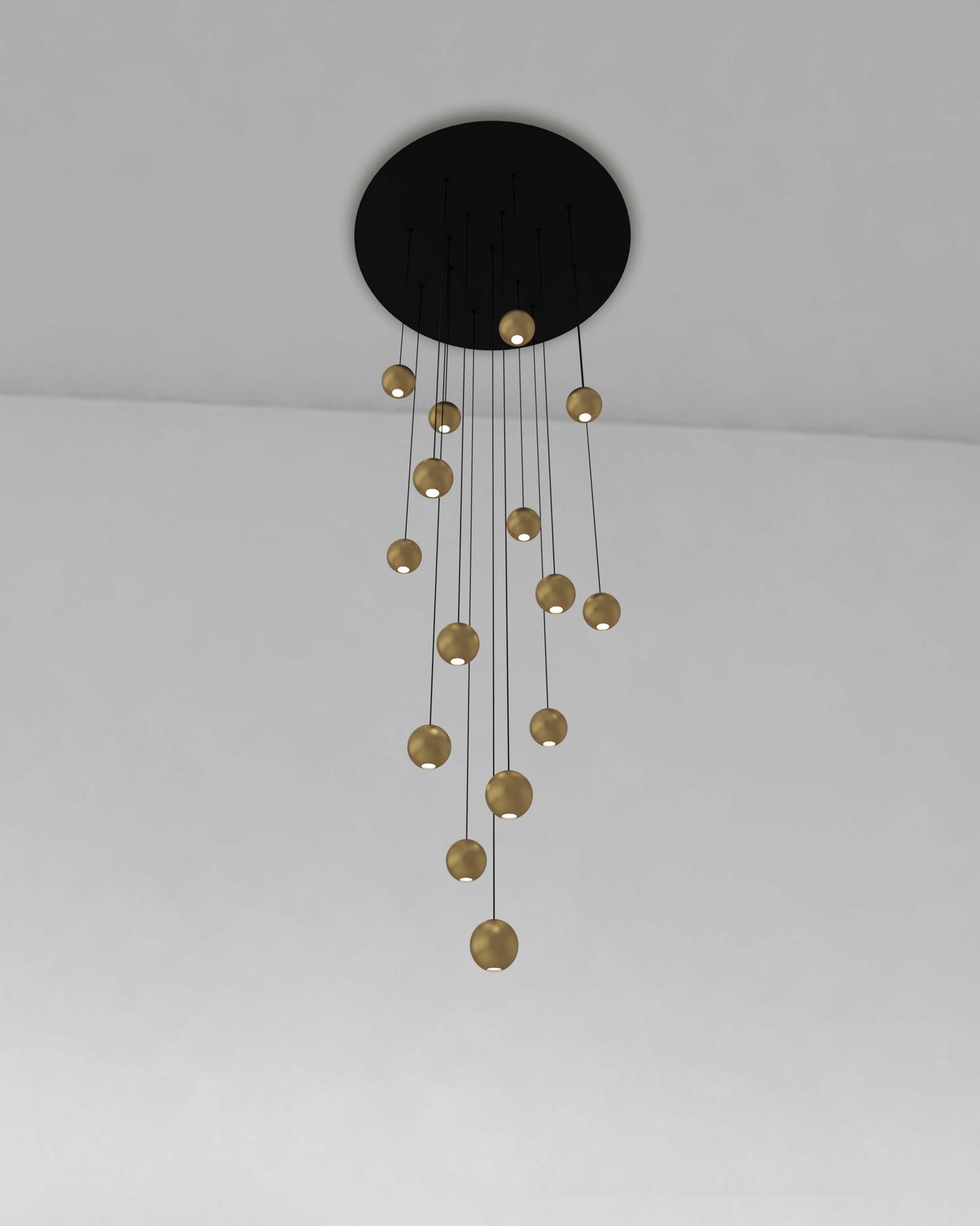 Lámpara colgante moderna Pin 15 de base circular con 15 esferas en color brass.