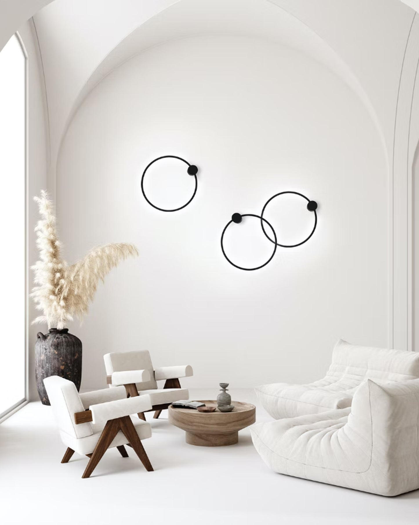 Sala minimalista con aros de luz decorativos en pared de Birot MX boutique de iluminación