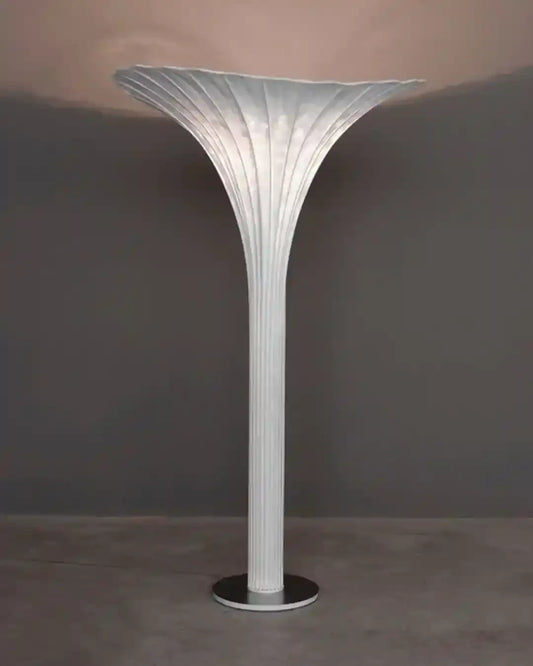 Lámpara de pie decorativa blanca moderna, diseño exclusivo en boutique de iluminación Birot MX.