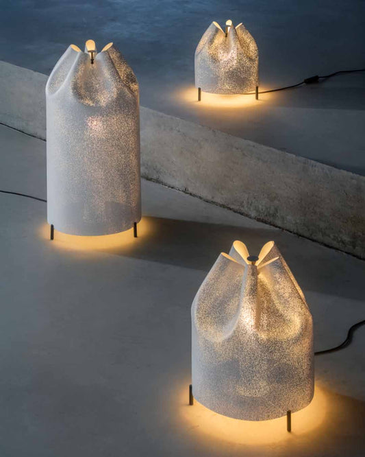 Lámpara de mesa Agasallo de a-emotional light en malla de acero con luz cálida, diseño minimalista