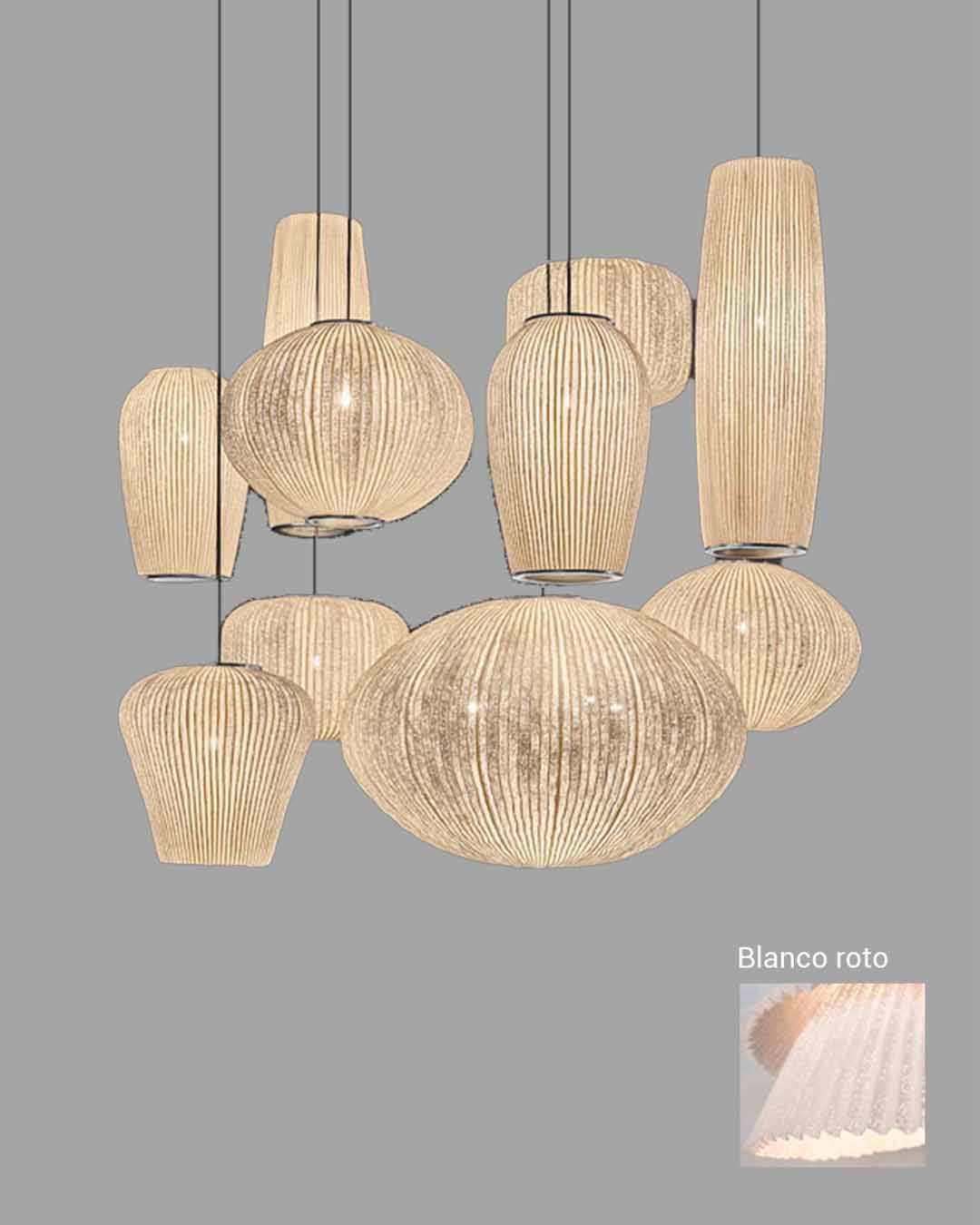 Lámparas colgantes de diseño en tonos blanco roto, estilo moderno, iluminación decorativa.