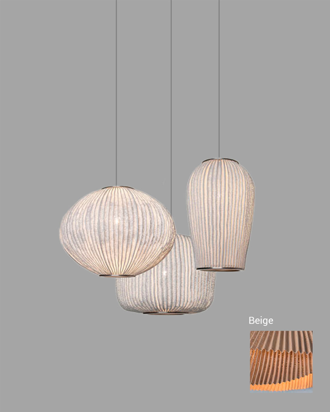 Lámparas colgantes beige de diseño moderno sobre fondo gris, iluminación decorativa.