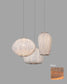 Lámparas colgantes beige de diseño moderno sobre fondo gris, iluminación decorativa.