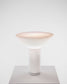 Lámpara de mesa moderna blanca sobre base gris, diseño minimalista, Birot MX boutique de iluminación