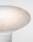 Lámpara de mesa moderna con pantalla curva beige, diseño elegante de Birot MX boutique de iluminación