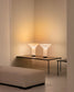 Lámparas de mesa modernas iluminando ambiente minimalista, boutique de iluminación Birot MX