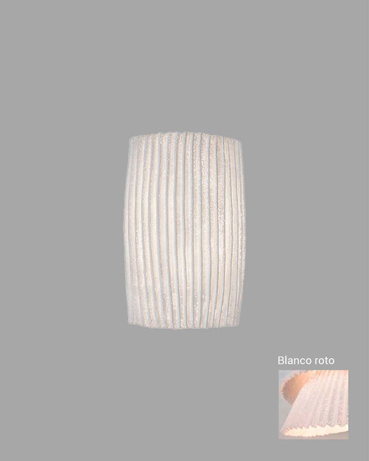 Aplique de pared blanco con textura acanalada, luminaria decorativa de iluminación interior.