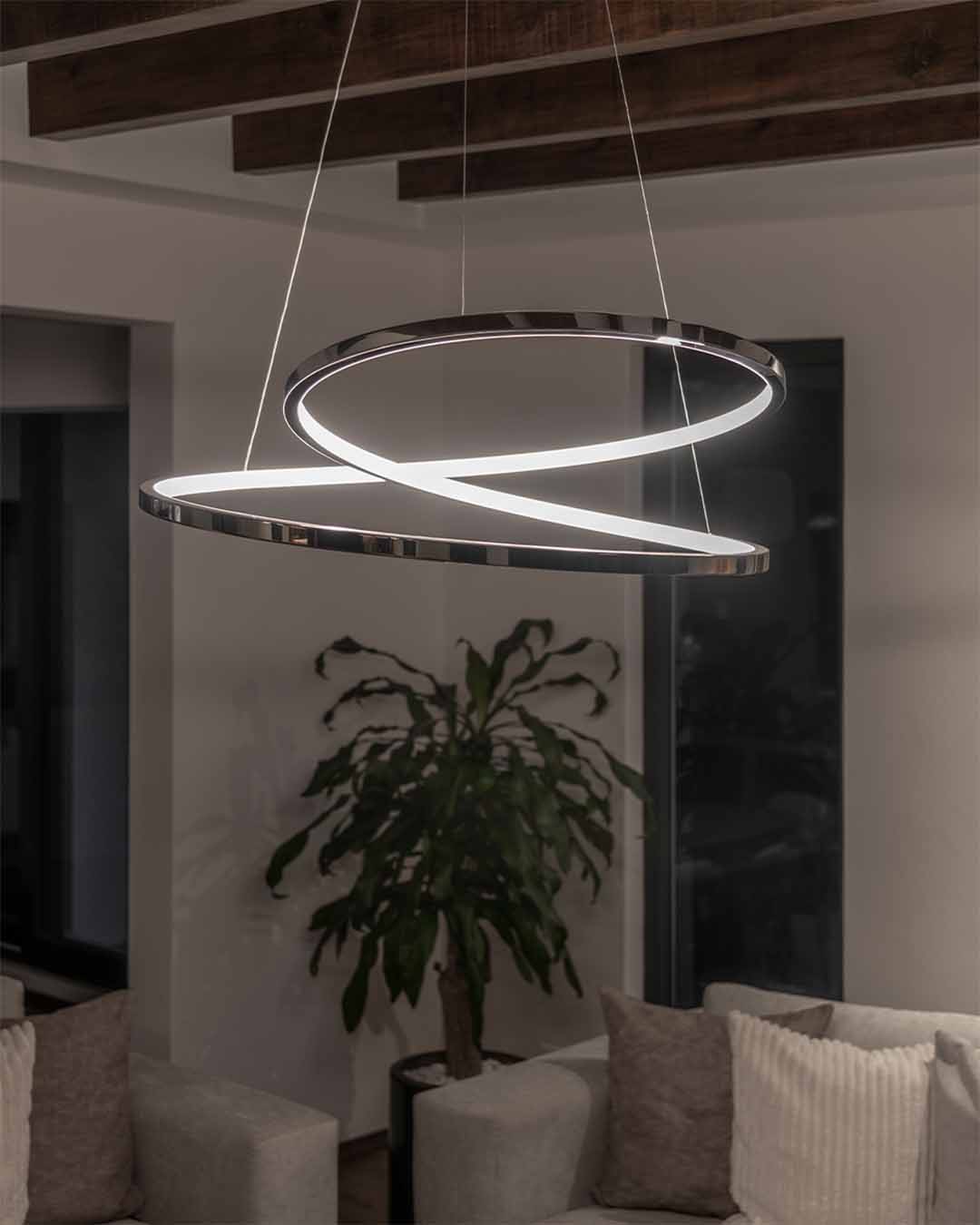 Lámpara colgante LED moderna de diseño circular en sala de estar minimalista
