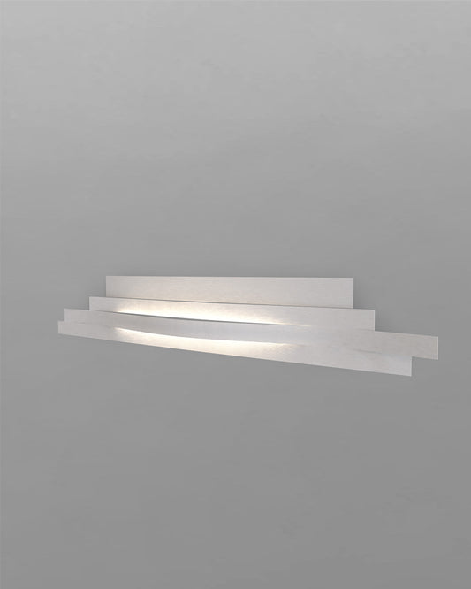 Aplique de pared moderno blanco con luz cálida en fondo gris, iluminación decorativa Birot MX