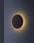 Luminaria de pared Umbra RS, forma circular, luz difusa en muro. 