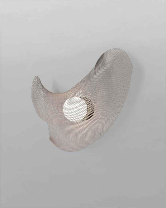 Lámpara de pared decorativa de malla metálica encendida, diseño moderno de Birot MX.