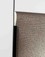 Detalle de lámpara texturizada moderna en color beige y negro, Birot MX, boutique de iluminación