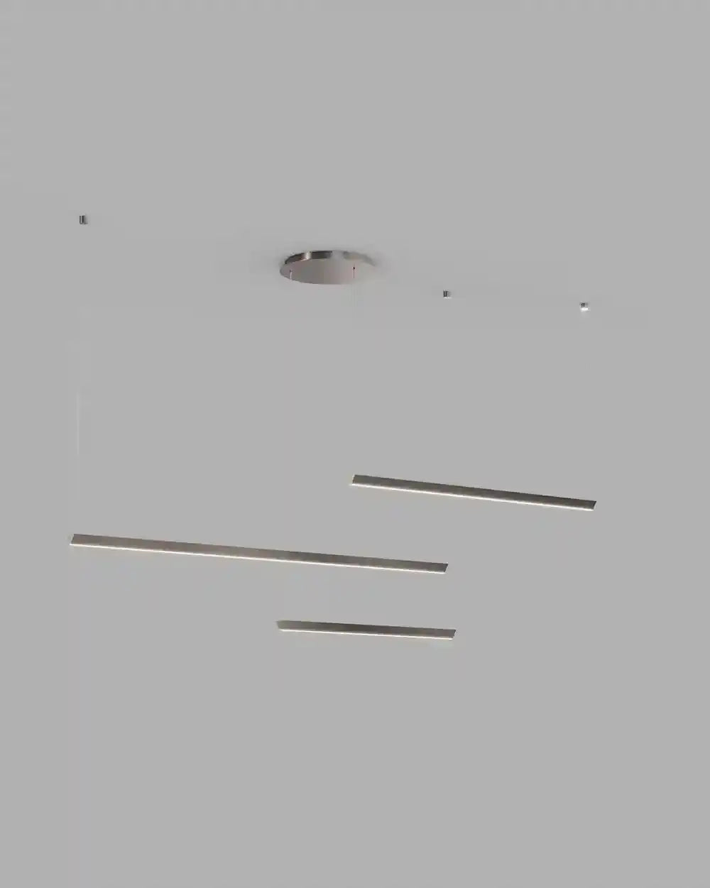Lámpara colgante moderna con tres barras lineales de luz LED en techo gris
