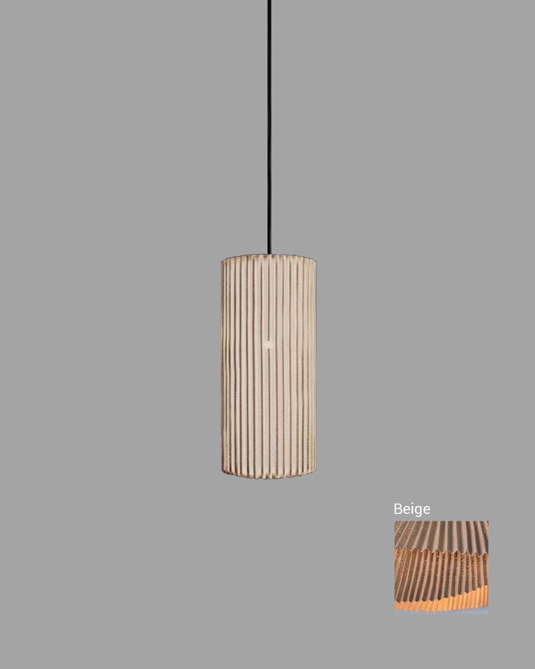 Lámpara colgante Nua chica en malla de acero beige con forma cilíndrica.