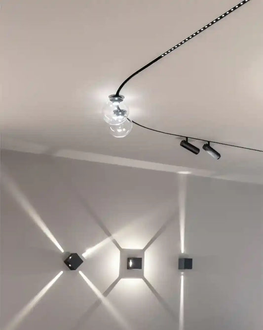 Luminarias modernas en techo y paredes blancas, diseño de iluminación decorativa Birot MX