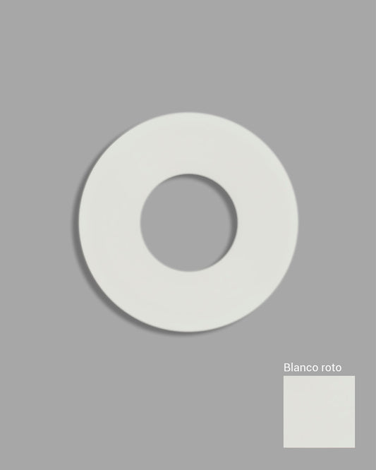 Aro decorativo para lámpara en blanco roto sobre fondo gris, iluminación moderna.