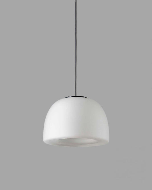 Luminaria suspendida Veiga fabricada en vidrio opalino marca a emotional light