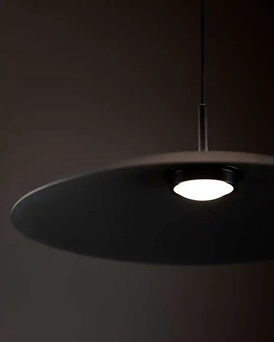 Lámpara colgante moderna negra encendida, diseño minimalista, iluminación Birot MX