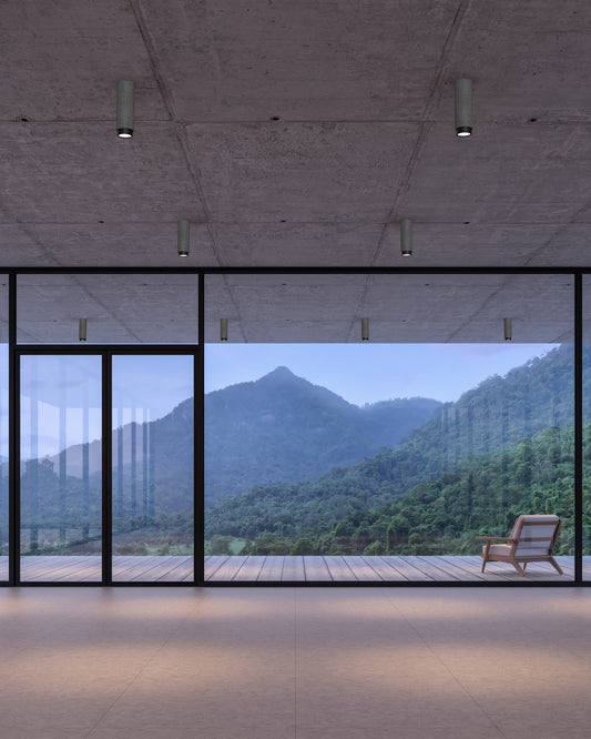 Luminarias de techo modernas en sala minimalista con ventanales y vista a montaña