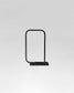 Lámpara de mesa moderna minimalista negra con forma rectangular sobre fondo gris.