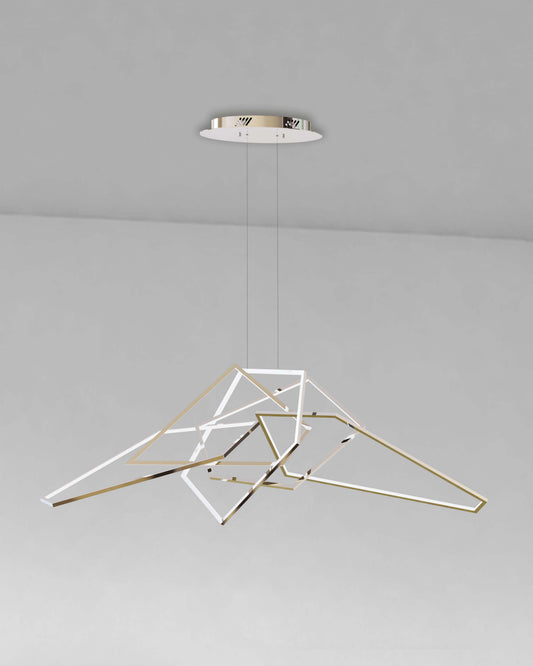 Lámpara colgante moderna cromada con diseño geométrico, ideal para interiores elegantes.