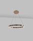 Lámpara de techo circular colgante acabada en cobre, diseño moderno para interiores.
