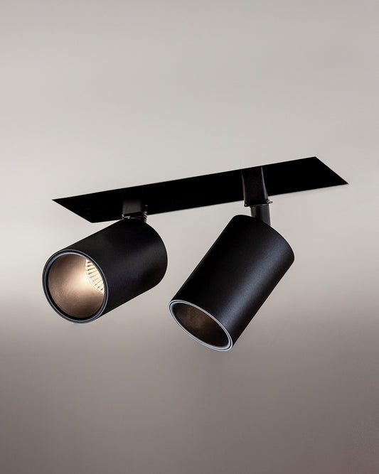 Lámpara de techo moderna negra con dos focos cilíndricos orientables