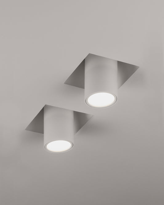Luminarias empotradas de techo cilíndricas blancas, diseño moderno para interiores.