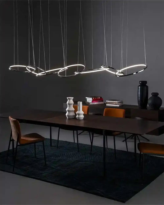 Lámparas colgantes LED modernas sobre mesa de comedor en ambiente elegante, Birot MX iluminación