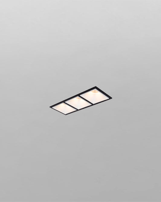 Lámpara de techo empotrable negra con tres focos LED, diseño moderno minimalista