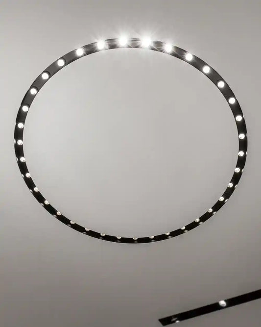 Lámpara de techo circular LED negra moderna encendida, boutique de iluminación Birot MX