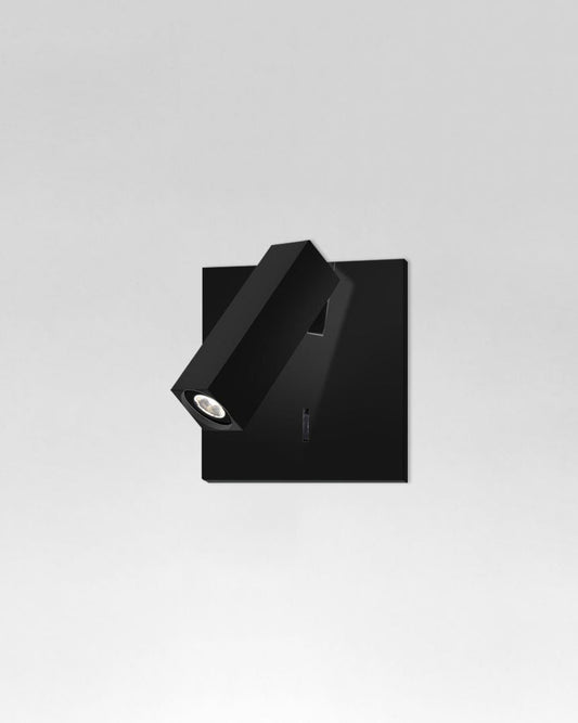 Aplique de pared negro moderno con luz LED orientable, diseño cuadrado para interiores.