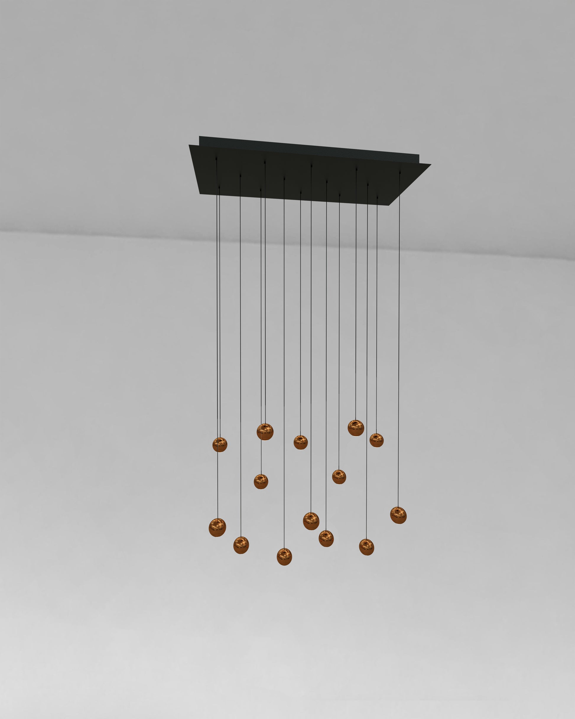 Lámpara colgante moderna con esferas doradas y base negra para iluminación interior