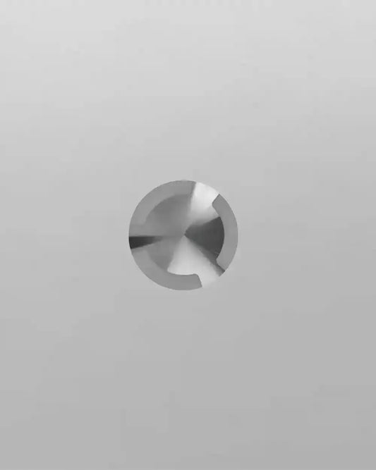 Luminario empotrable LED redondo de metal sobre pared gris, Birot MX boutique de iluminación.