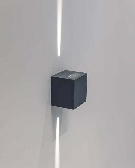 Lámpara de pared cubo negro minimalista con luz vertical, boutique de iluminación Birot MX