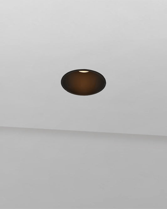 Luminaria empotrable de techo negra, diseño minimalista para iluminación interior.